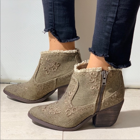 Unique Embroidery Western Cowboy Booties - Picture 5 of 8